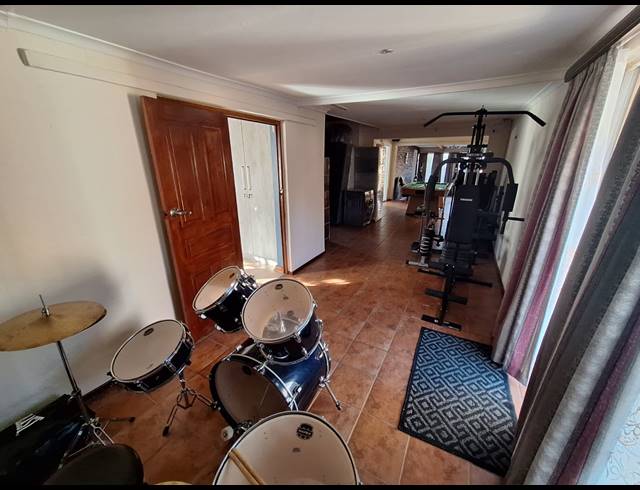 5 BEDROOM HOUSE FOR SALE IN VANDERBIJLPARK SE 1